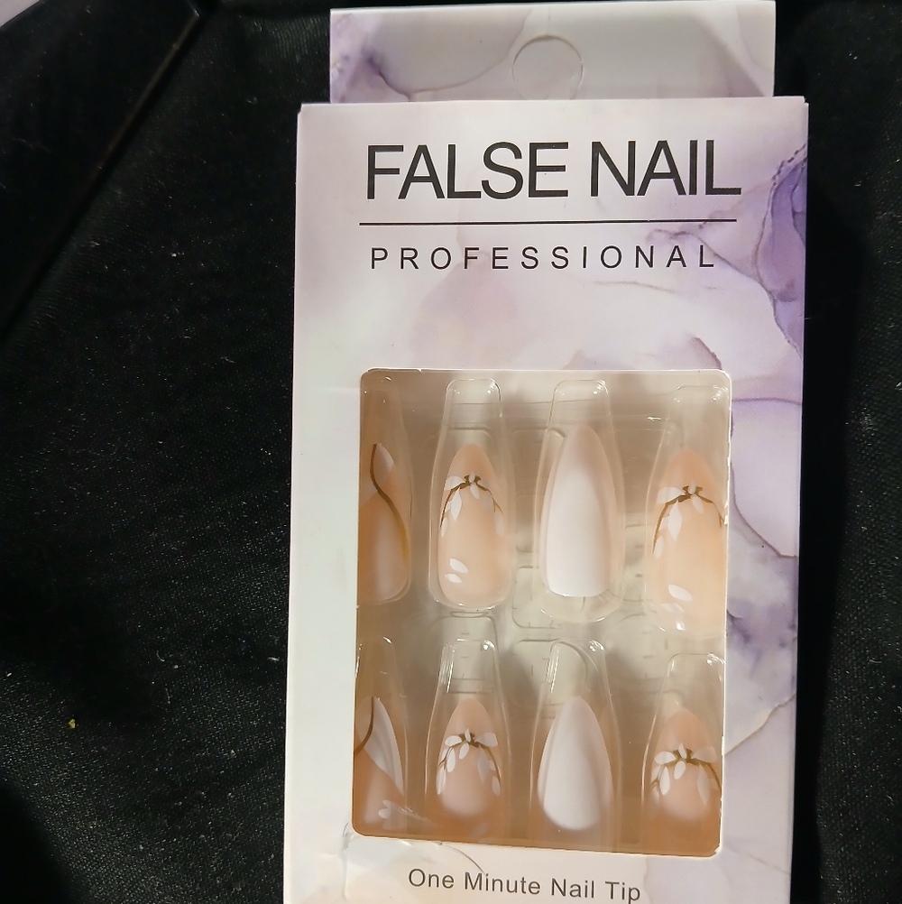 Press On Nail Professional Set with Floral Design